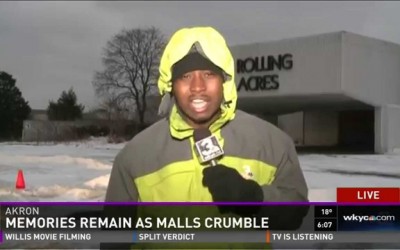 Wintry Photos Inside Vacant Rolling Acres Mall